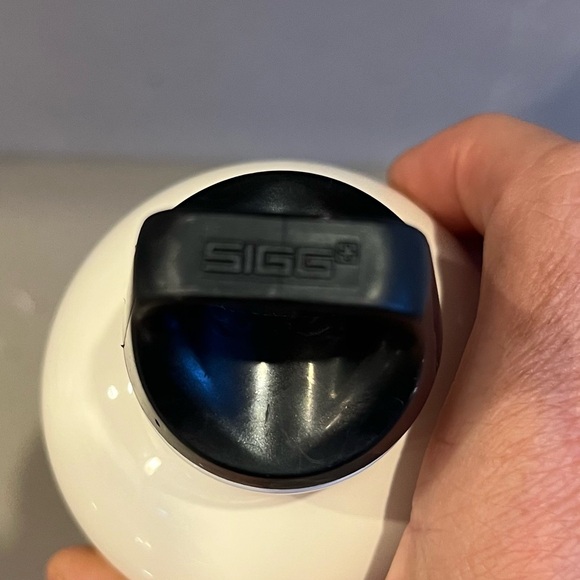 Keith Haring Sigg+ Swiss Made Pop Art Metal Reusable Water Bottle 0.6 LT - Picture 5 of 9